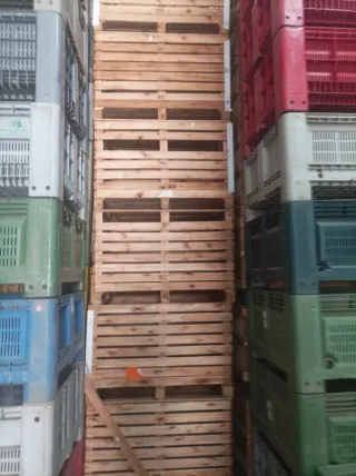 Vendo Contenedores de plástico seminuevos