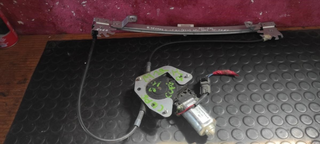 Motor elevalunas delantero izquierdo 2133342 (AG)