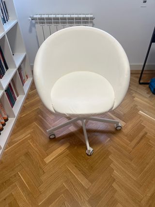 Silla redonda blanca