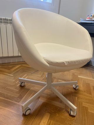 Silla redonda blanca