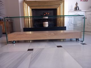Mueble de TV en cristal y madera