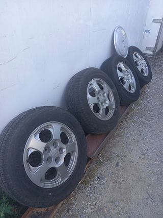 4 neumáticos .215/65/R16