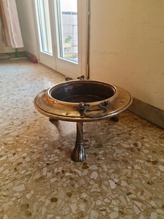 Braciere antico in ottone con tripode