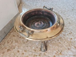 Braciere antico in ottone con tripode