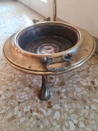 Braciere antico in ottone con tripode