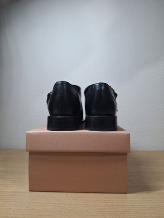 Zapatos de piel negros con doble hebilla