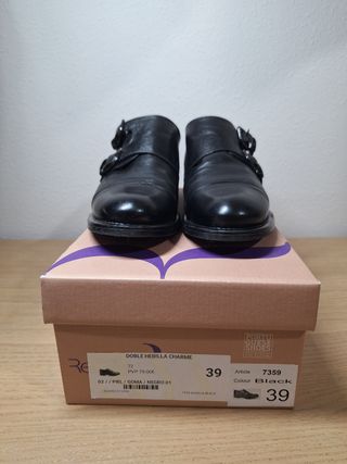 Zapatos de piel negros con doble hebilla