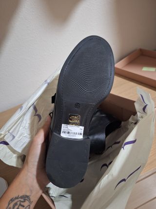 Zapatos de piel negros con doble hebilla