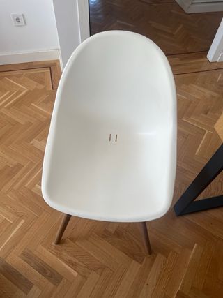4 Sillas de comedor blancas y madera
