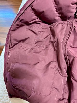 Chaqueta acolchada con diseño moderno 