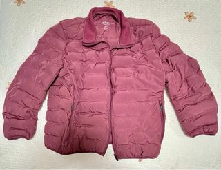Chaqueta acolchada con diseño moderno 