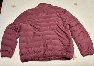 Chaqueta acolchada con diseño moderno 