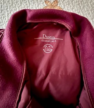 Chaqueta acolchada con diseño moderno 