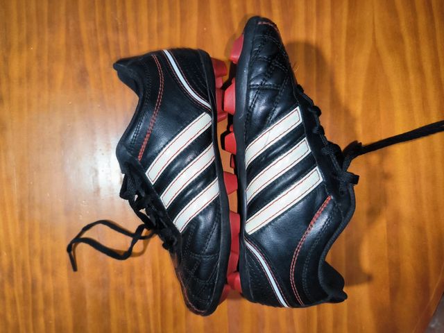 Botas de Fútbol Adidas, Talla 33