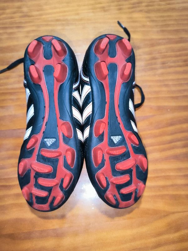 Botas de Fútbol Adidas, Talla 33