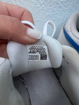 Zapatos Reebok blancos y azules 