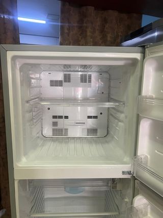 Nevera marca Sharp no frost clase A+ buen estado 