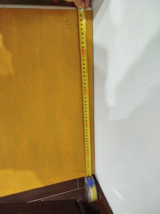 Mesita noche blanca y amarilla, restaurada pintada