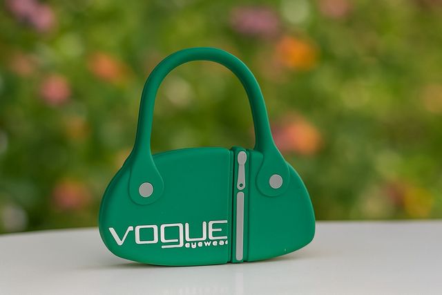 Chiavetta USB 4GB - Vogue Eyewear (Edizione Gadget