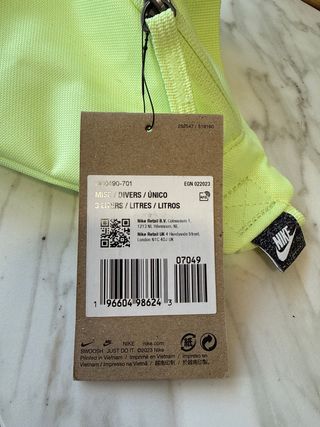Riñonera Nike com etiqueta