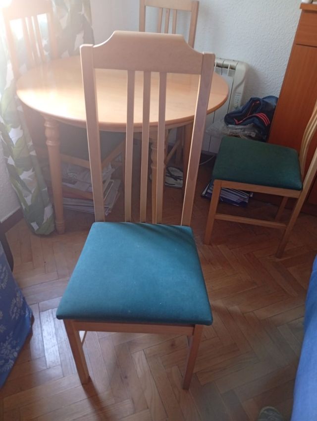 Mesa y sillas sala de estar