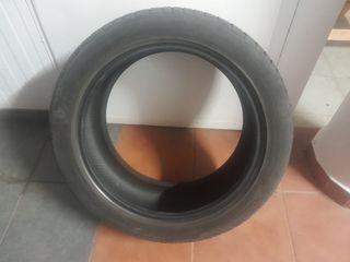 Neumáticos 245/45/18
