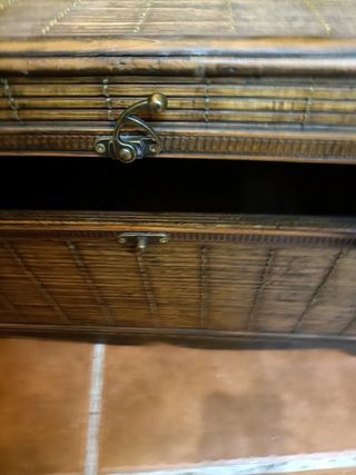 Baúl pequeño de madera mide 60 x 30 x 32.