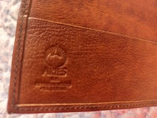 Dos Carteras de Piel Marrón