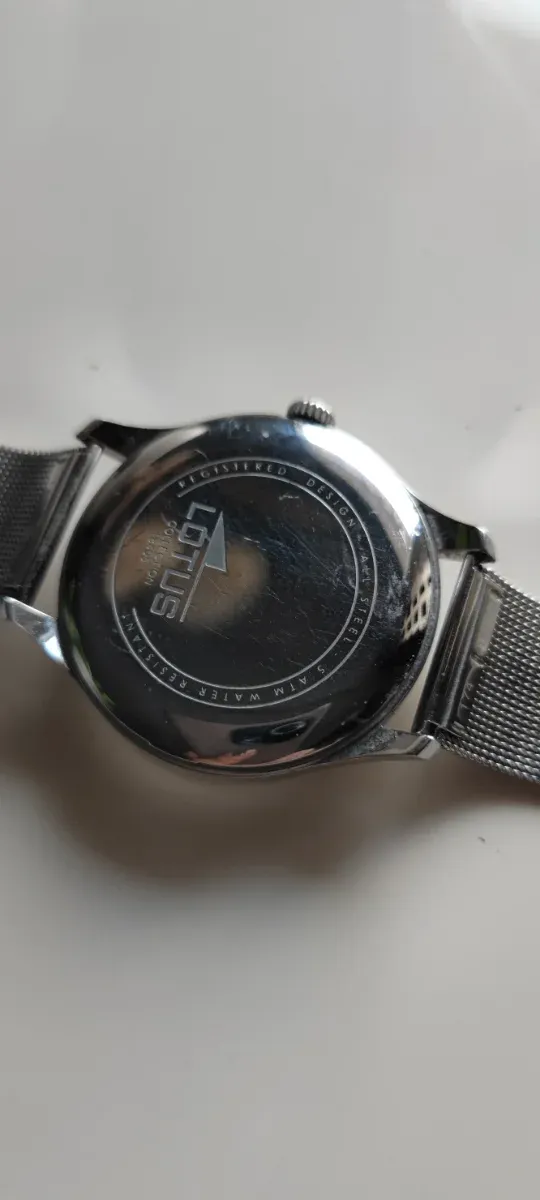 Reloj Lotus Hombre Negro y Plateado