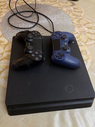 PS4 + 2 Mandos + 5 Juegos