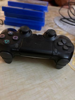 PS4 + 2 Mandos + 5 Juegos