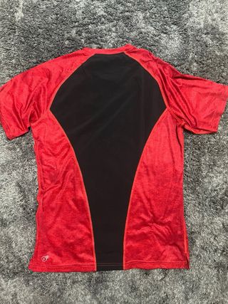 Camiseta deportiva Puma roja