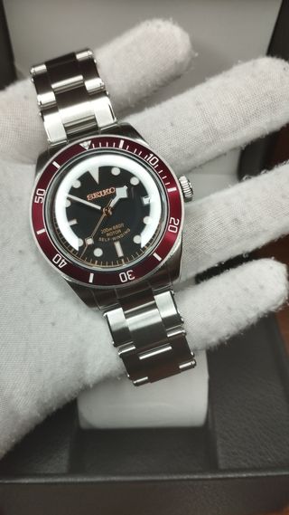 Reloj Seiko Mod Black-Bay Rojo Burdeos Negro y Oro