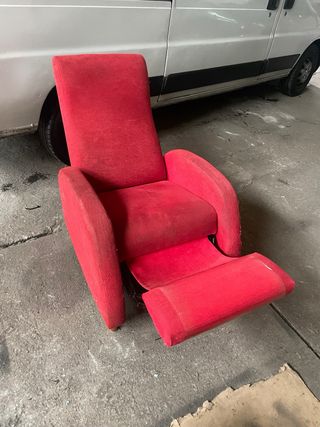 Sillón reclinable con reposapiés