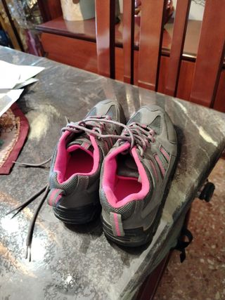 Zapatillas Trekking Mujer Grises y Rosas