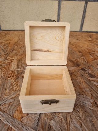 Scatolina in legno con gnomo e cuori