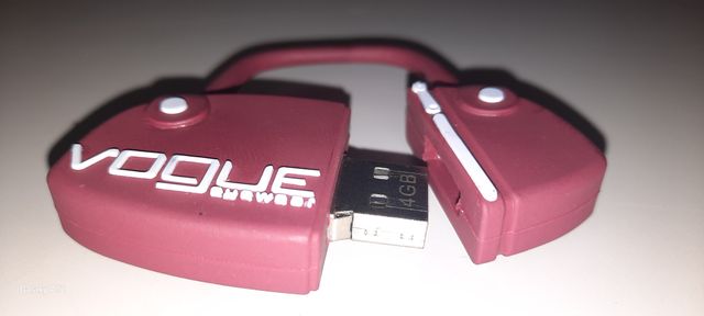 Chiavetta USB Vogue Eyewear 4GB – Nuova Chiavet
