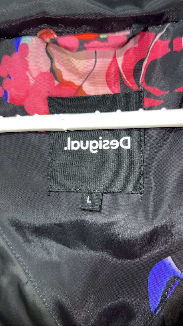 Chaqueta Desigual negra estampada talla L