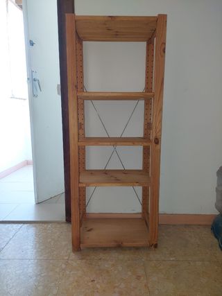 Estantería de madera