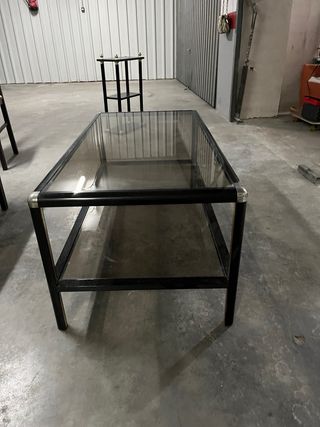 Mesa auxiliar salón cristal y metal negro