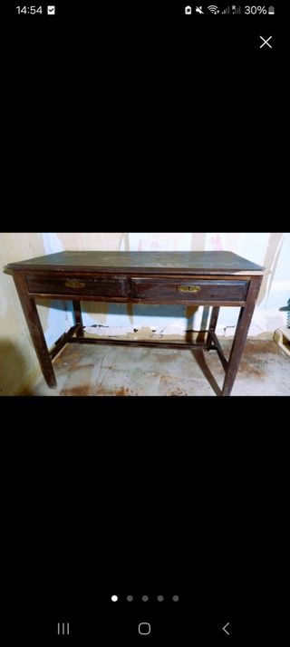 Mesa antigua de roble con cajones