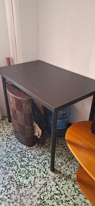 Mesa Ikea Negra y Marrón