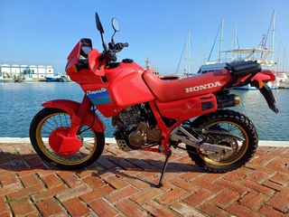 Honda Dominator NX650 Roja