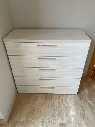 Juego 2 mesitas noche + 2 cómodas