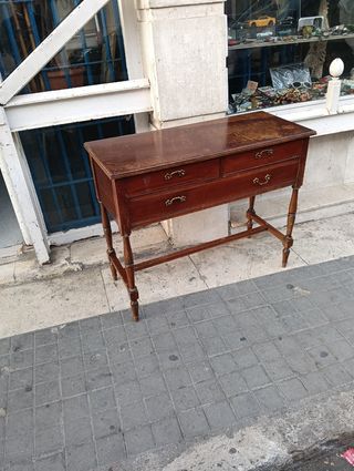 Mueble de madera con cajones