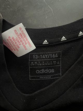 Camiseta Adidas Negra con Rayas Blancas