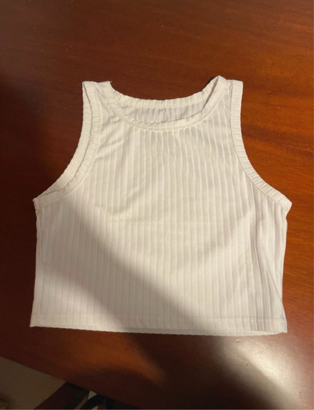 Top blanco acanalado