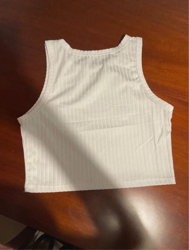 Top blanco acanalado