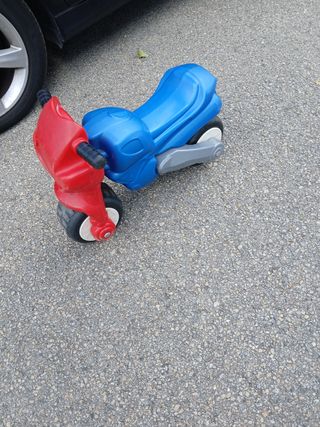 Moto infantil azul y roja