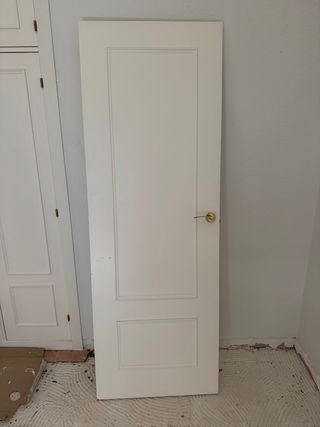 Puerta de paso blanca con molduras 50€ cada una